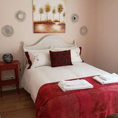 Holiday home Feather House Sao Bartolomeu dos Galegos e Moledo