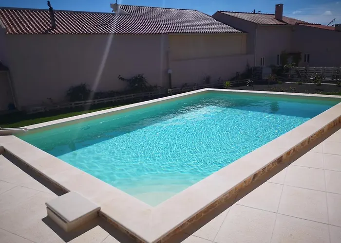 بيت للعطل Feather House